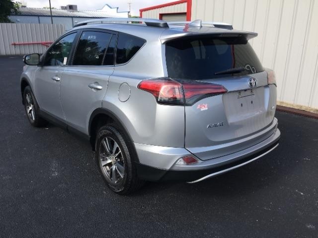 Toyota RAV4 FWD 4dr XLE (Natl) 2016