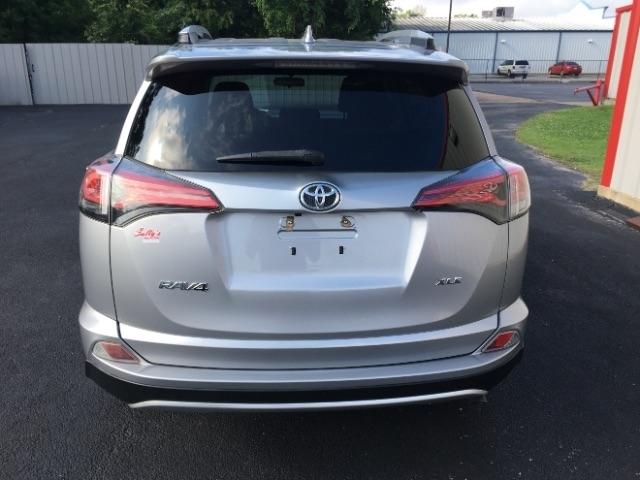 Toyota RAV4 FWD 4dr XLE (Natl) 2016