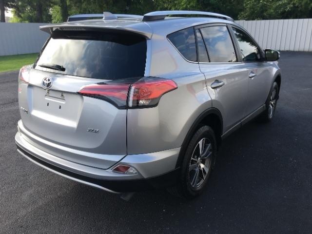 Toyota RAV4 FWD 4dr XLE (Natl) 2016