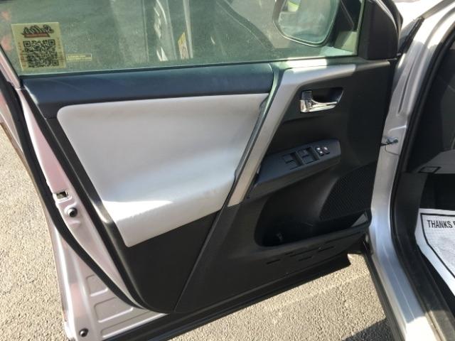 Toyota RAV4 FWD 4dr XLE (Natl) 2016