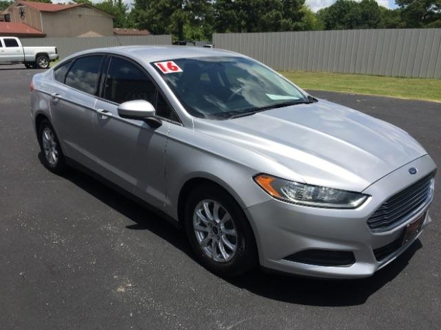 Ford Fusion 4dr Sdn S FWD 2016