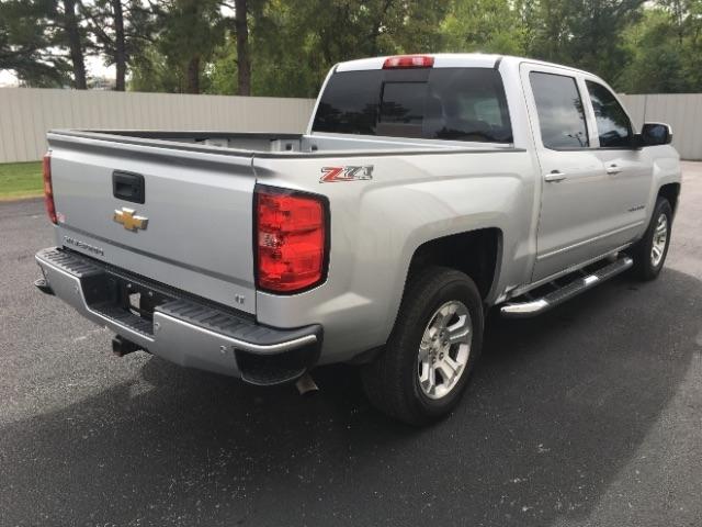 Chevrolet Silverado 1500 4WD Crew Cab 143.5" LT w/2LT 2017