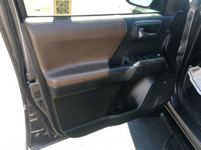 Toyota Tacoma Limited Double Cab 5' Bed V6 4x2 AT (Natl) 2017