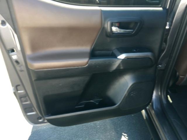Toyota Tacoma Limited Double Cab 5' Bed V6 4x2 AT (Natl) 2017