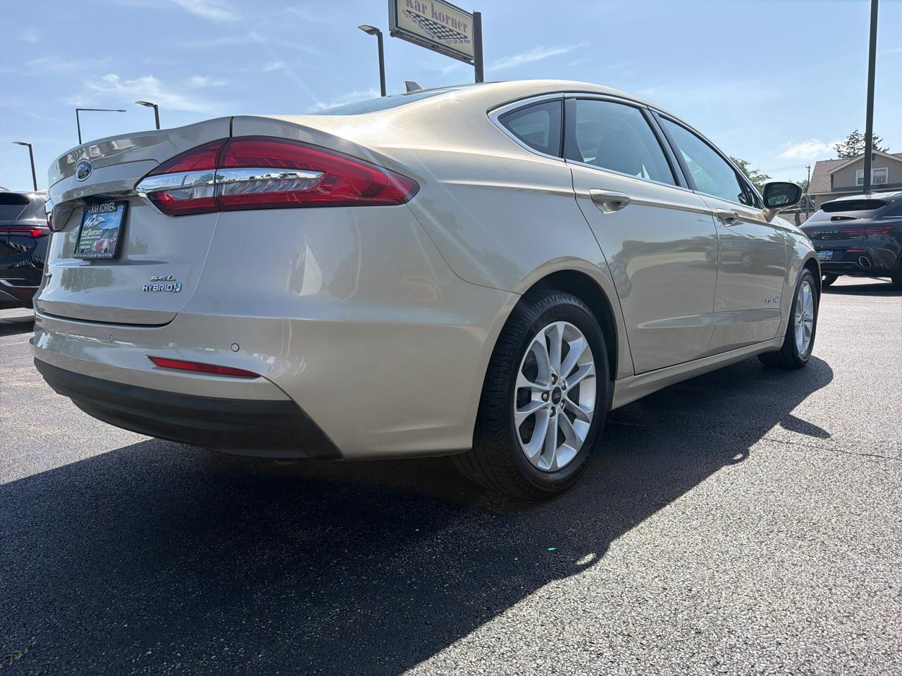 Ford Fusion Hybrid SEL FWD 2019