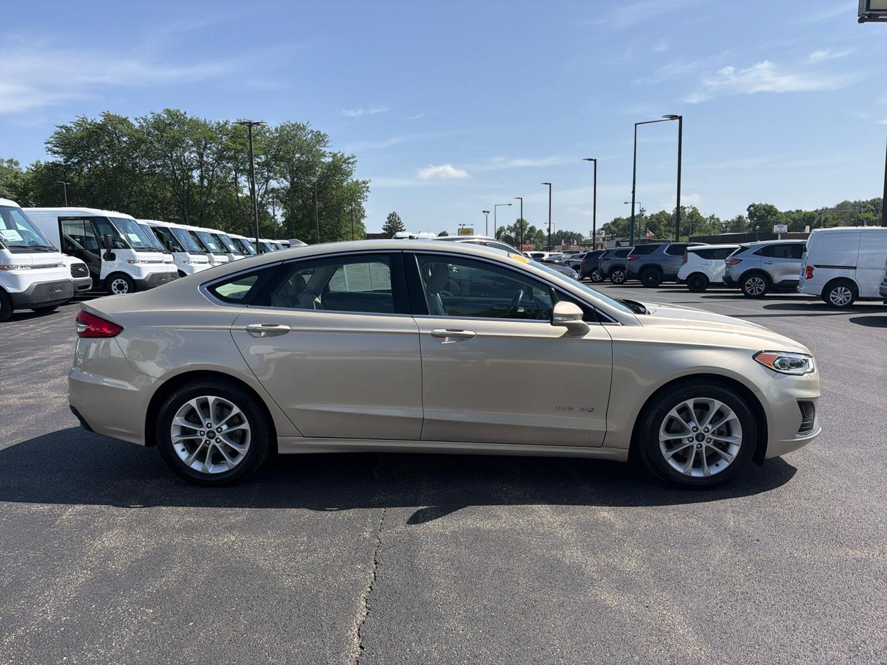 Ford Fusion Hybrid SEL FWD 2019