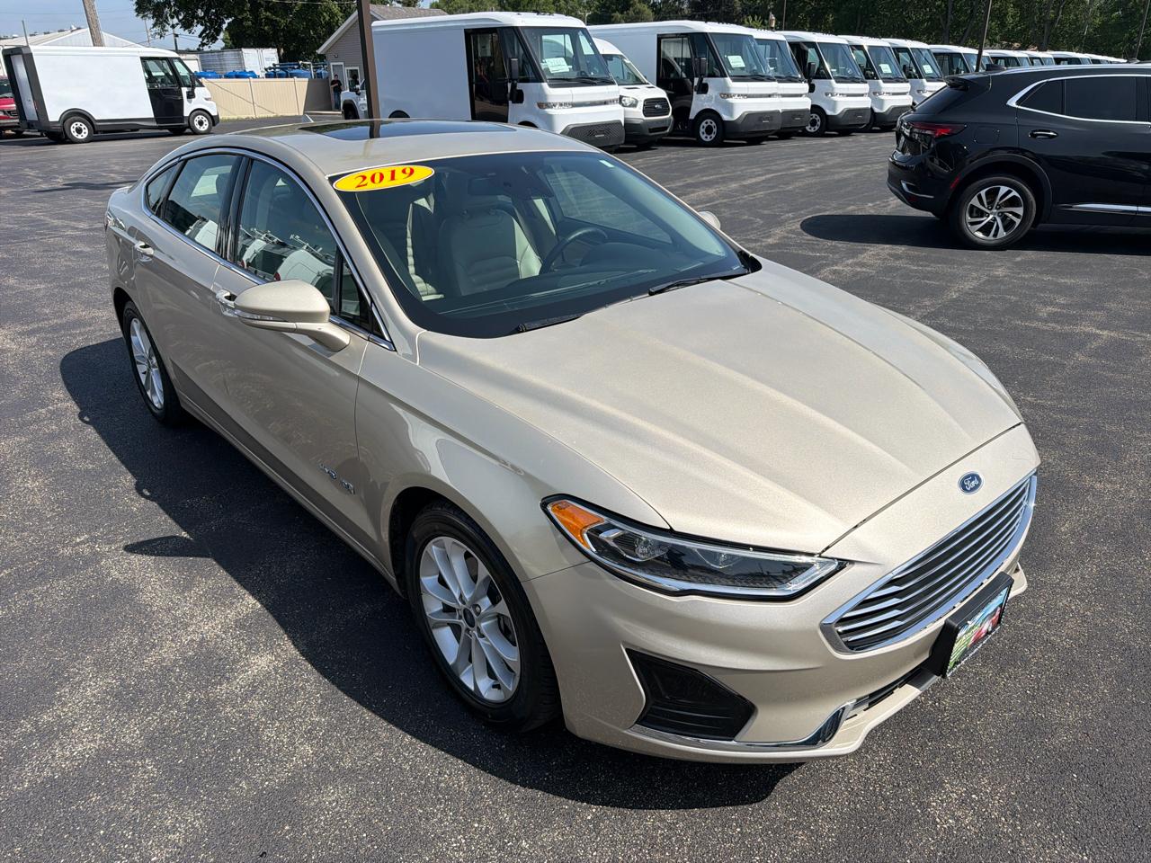 Ford Fusion Hybrid SEL FWD 2019