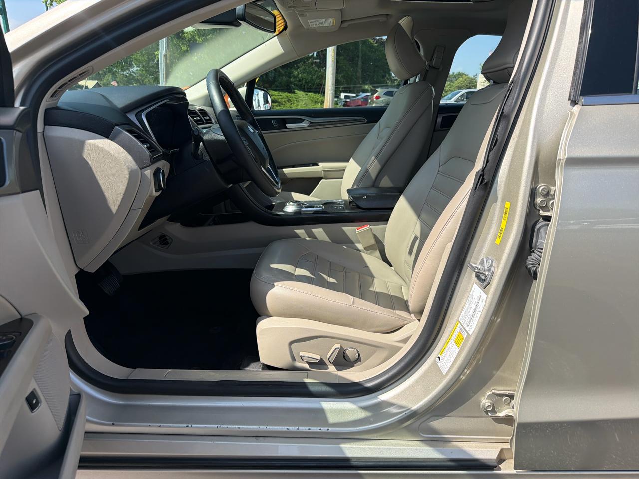 Ford Fusion Hybrid SEL FWD 2019