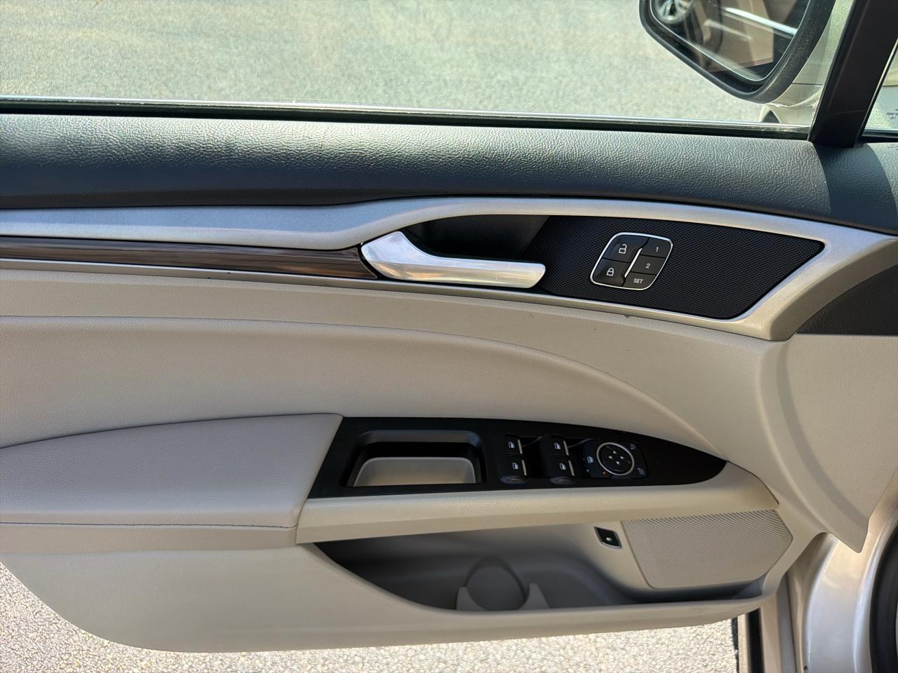 Ford Fusion Hybrid SEL FWD 2019