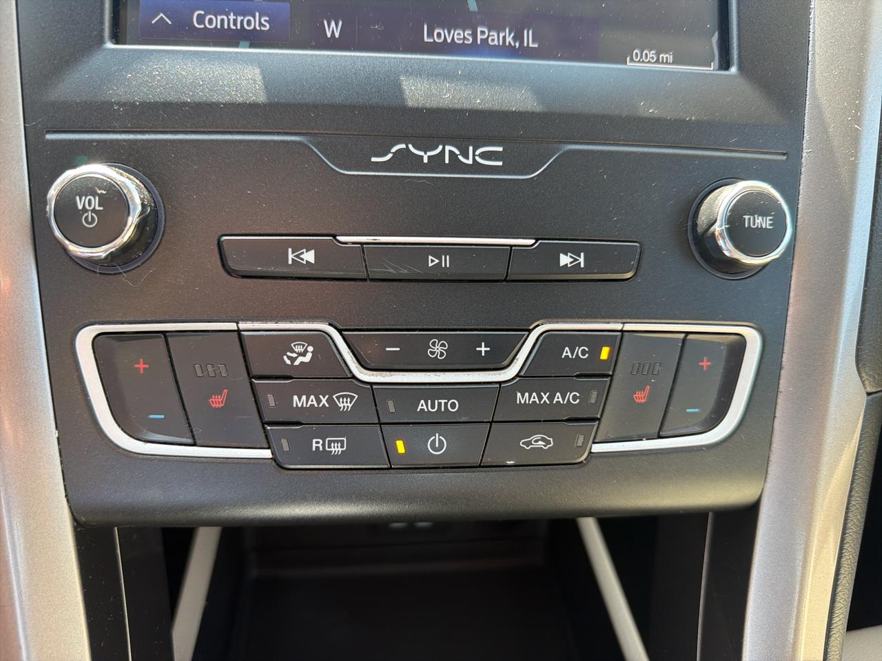 Ford Fusion Hybrid SEL FWD 2019