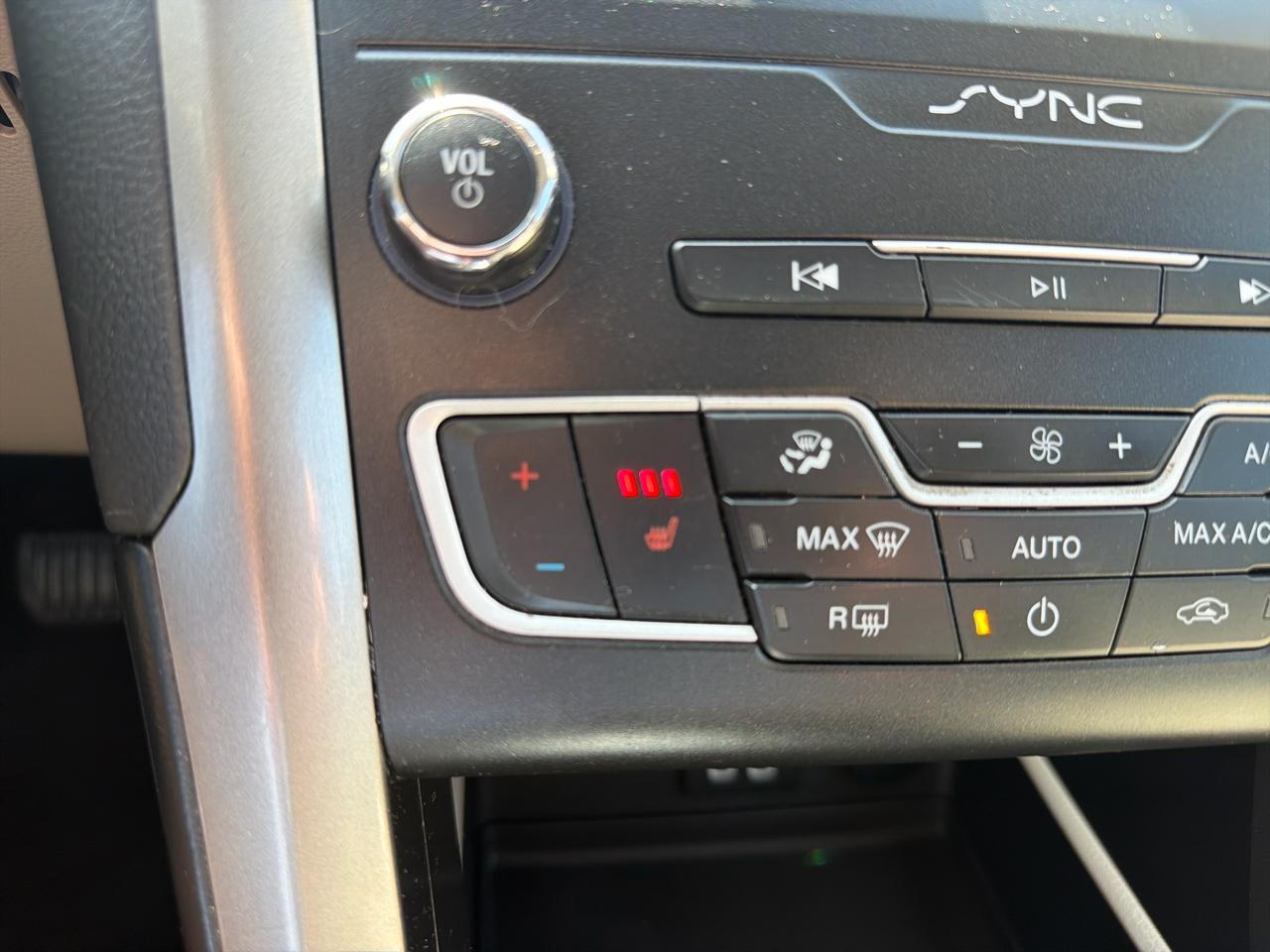 Ford Fusion Hybrid SEL FWD 2019