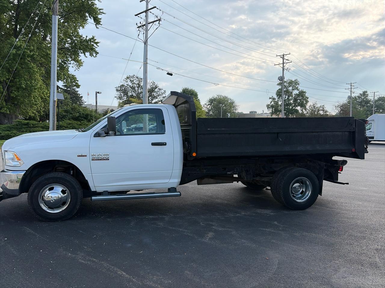 RAM 3500 Chassis Cab Tradesman 4WD Reg Cab 84" CA 167.5" WB 2017
