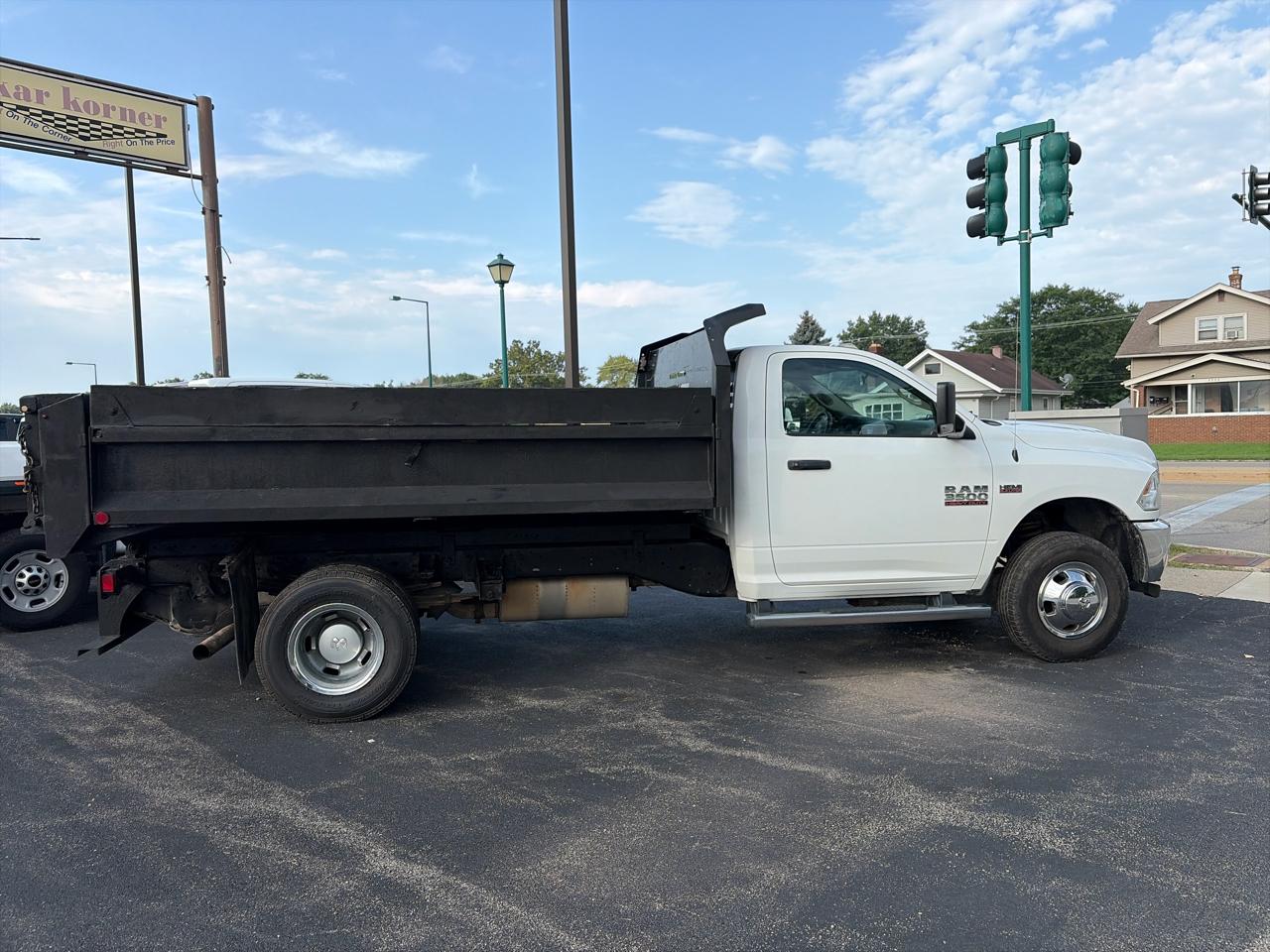 RAM 3500 Chassis Cab Tradesman 4WD Reg Cab 84" CA 167.5" WB 2017
