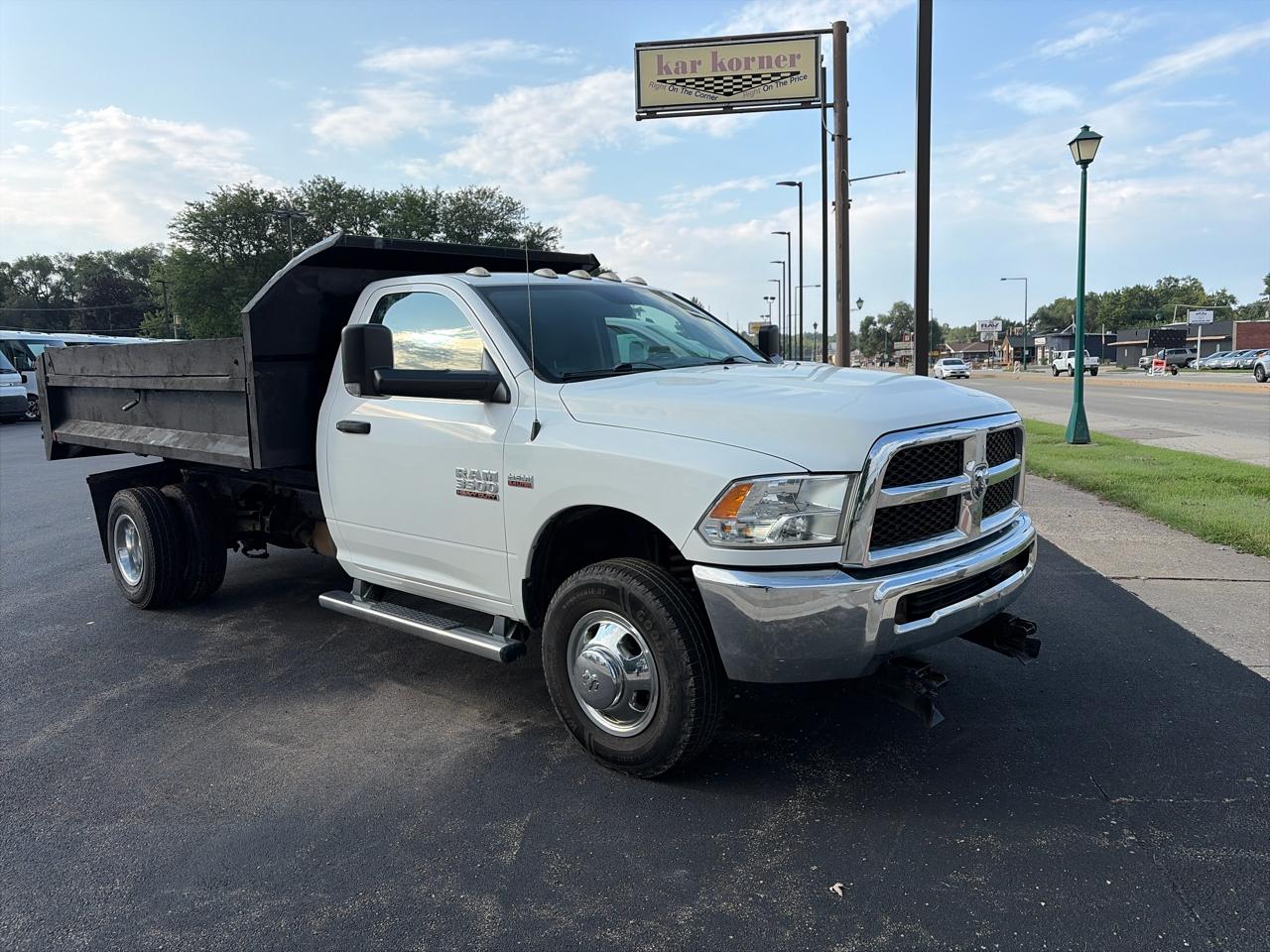 RAM 3500 Chassis Cab Tradesman 4WD Reg Cab 84" CA 167.5" WB 2017