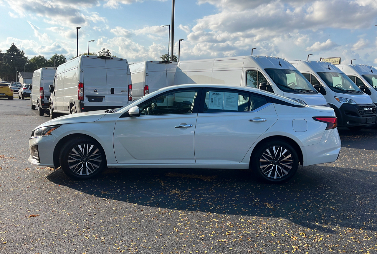2023 Nissan Altima 2.5 SV photo 3