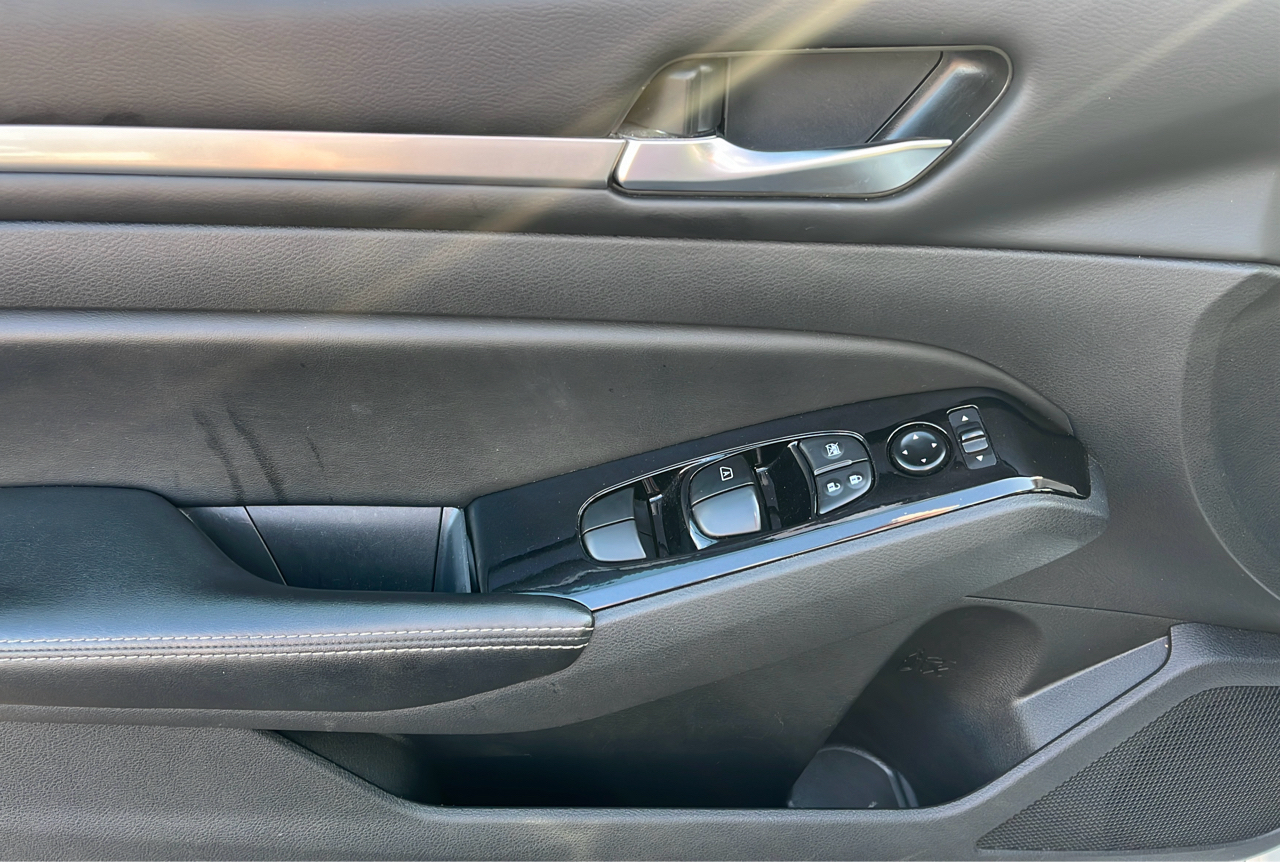 2023 Nissan Altima 2.5 SV photo 6