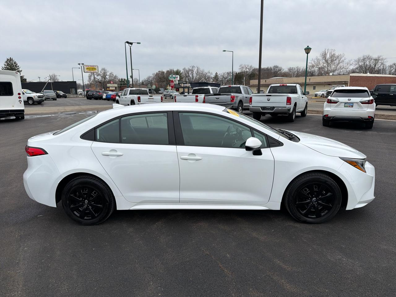 Toyota Corolla LE CVT (Natl) 2024