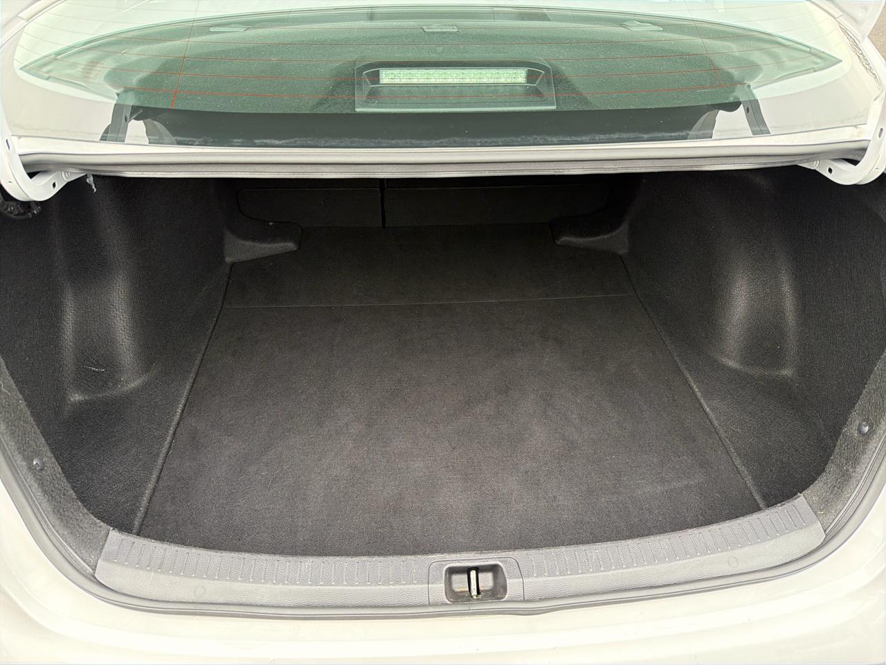 Toyota Corolla LE CVT (Natl) 2024