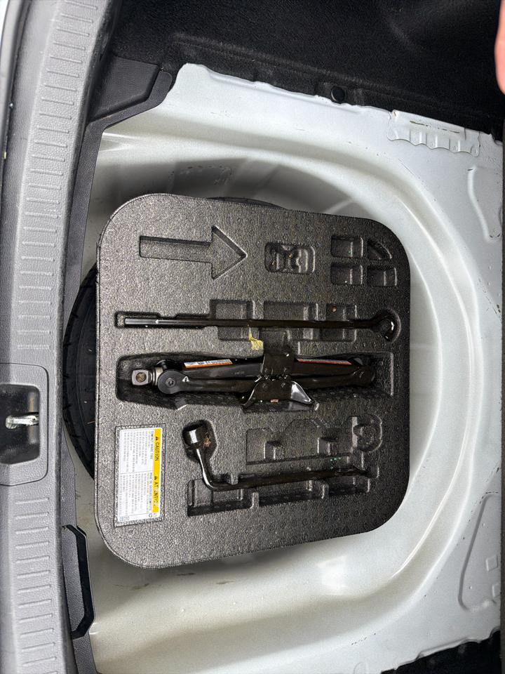 Toyota Corolla LE CVT (Natl) 2024