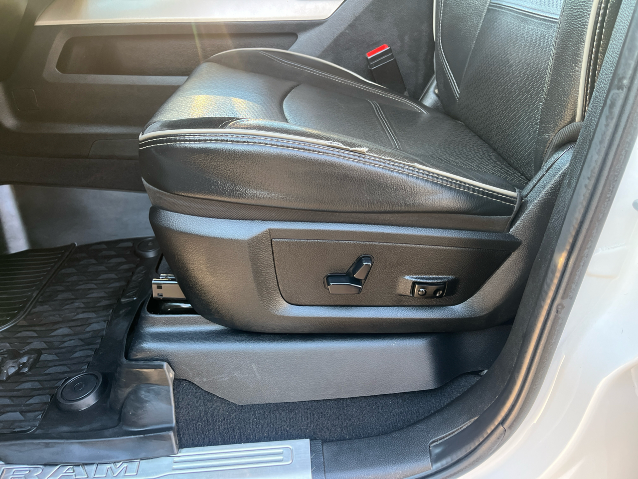 RAM 3500 Laramie 4x4 Crew Cab 8' Box 2019