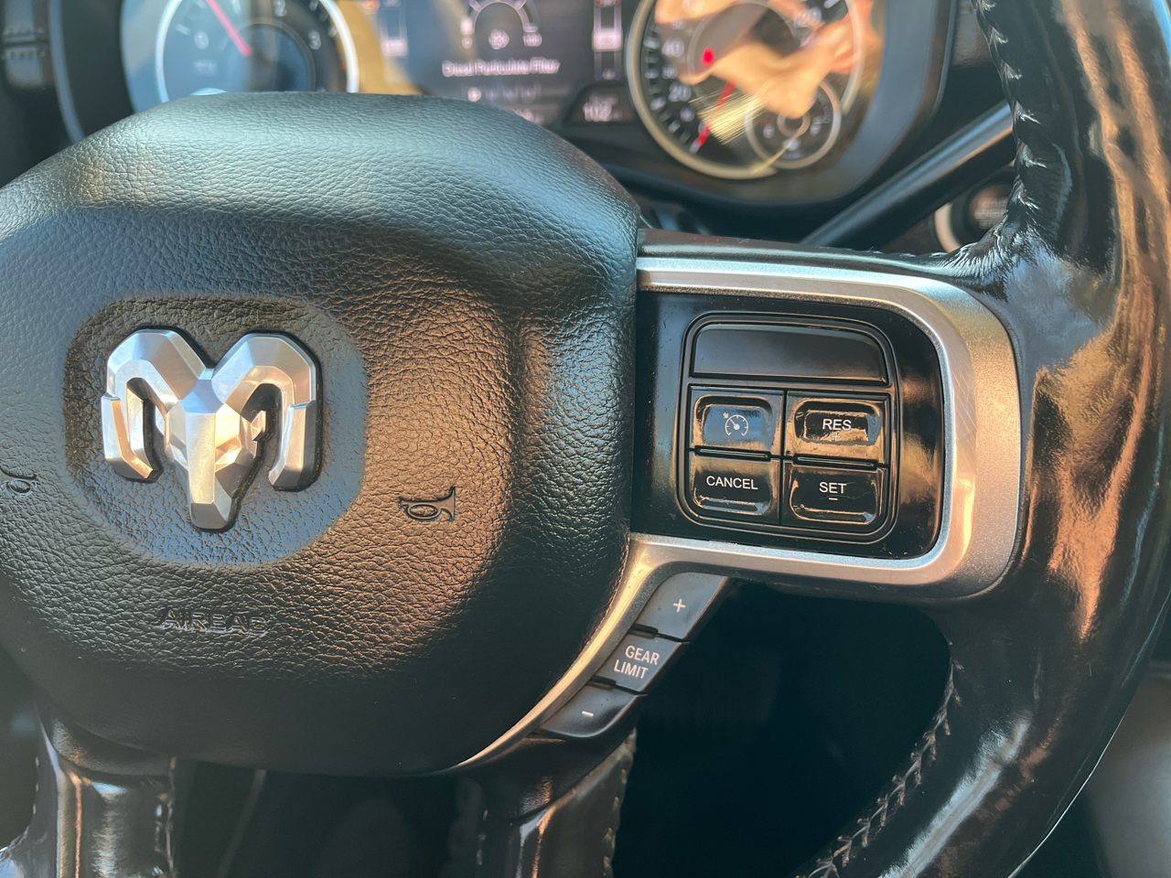 RAM 3500 Laramie 4x4 Crew Cab 8' Box 2019