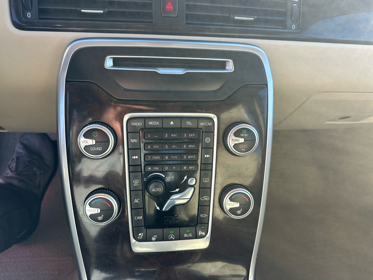 Volvo S80 2015.5 4dr Sdn T5 Drive-E FWD 2015