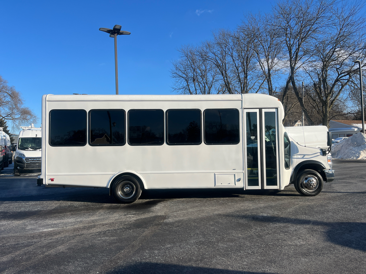 Ford E-Series Cutaway E-450 DRW 158" WB 2019