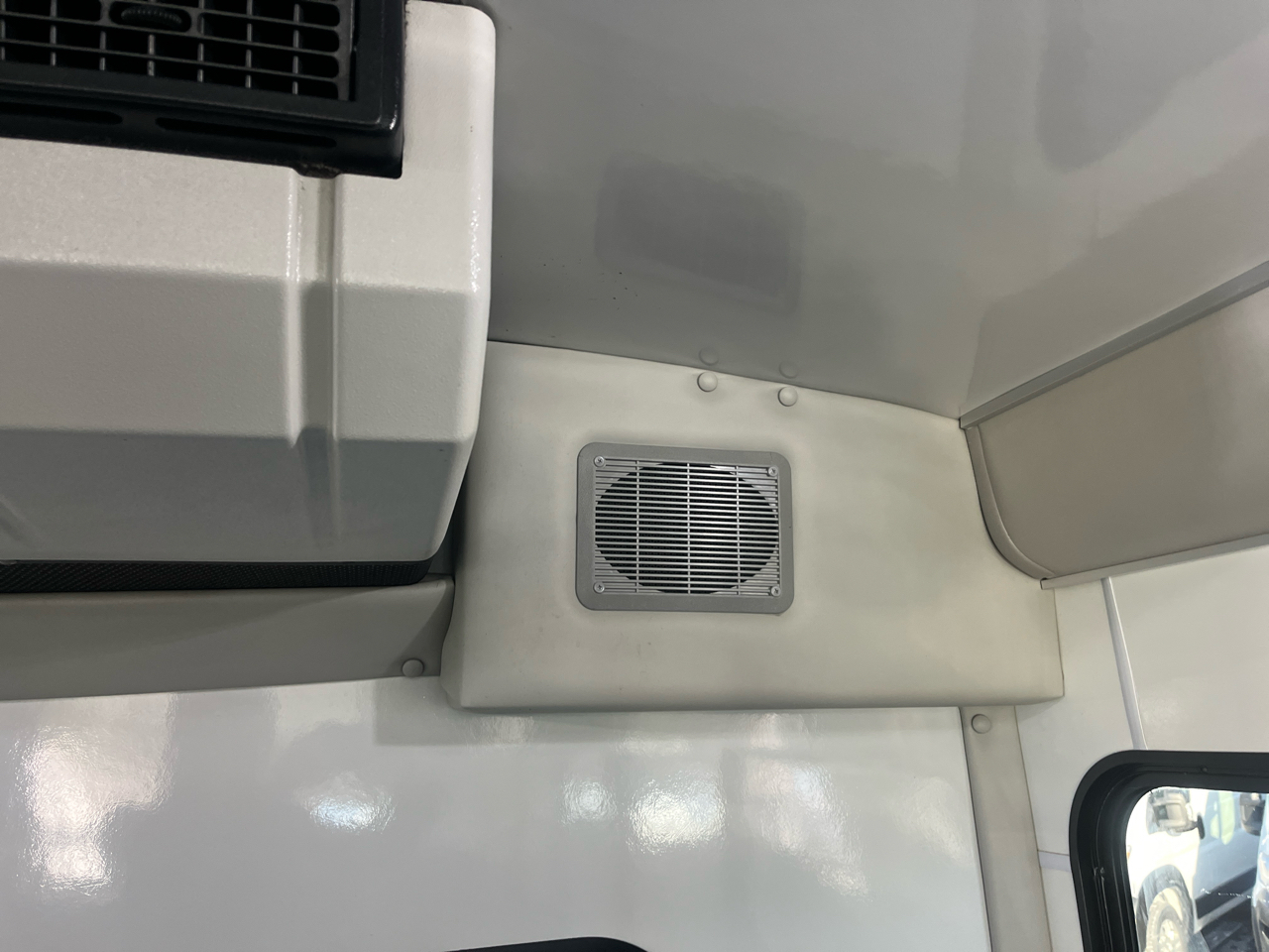 Ford E-Series Cutaway E-450 DRW 158" WB 2019