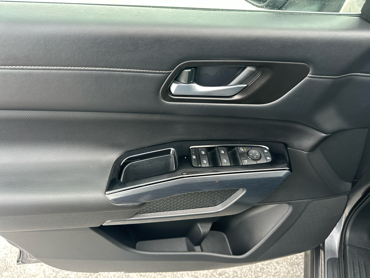 Nissan Pathfinder SL 2WD 2025