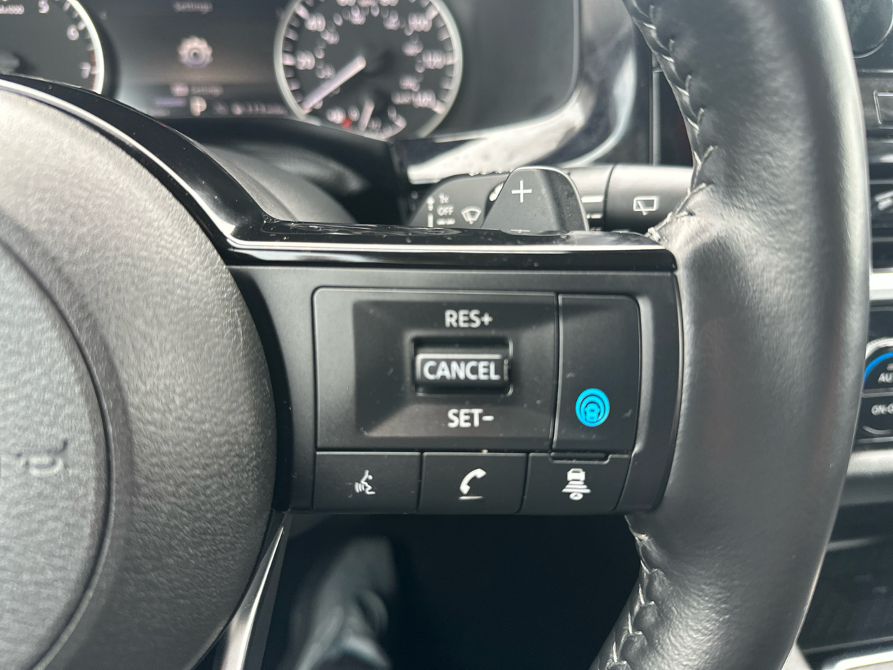 Nissan Pathfinder SL 2WD 2025