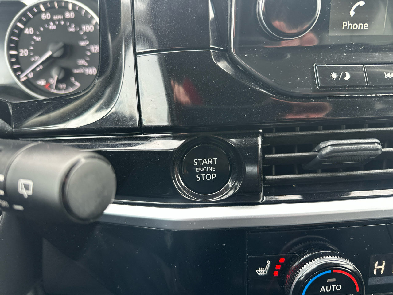 Nissan Pathfinder SL 2WD 2025