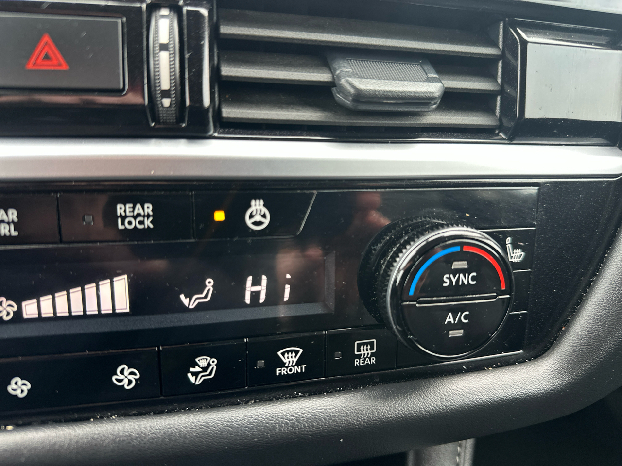 Nissan Pathfinder SL 2WD 2025