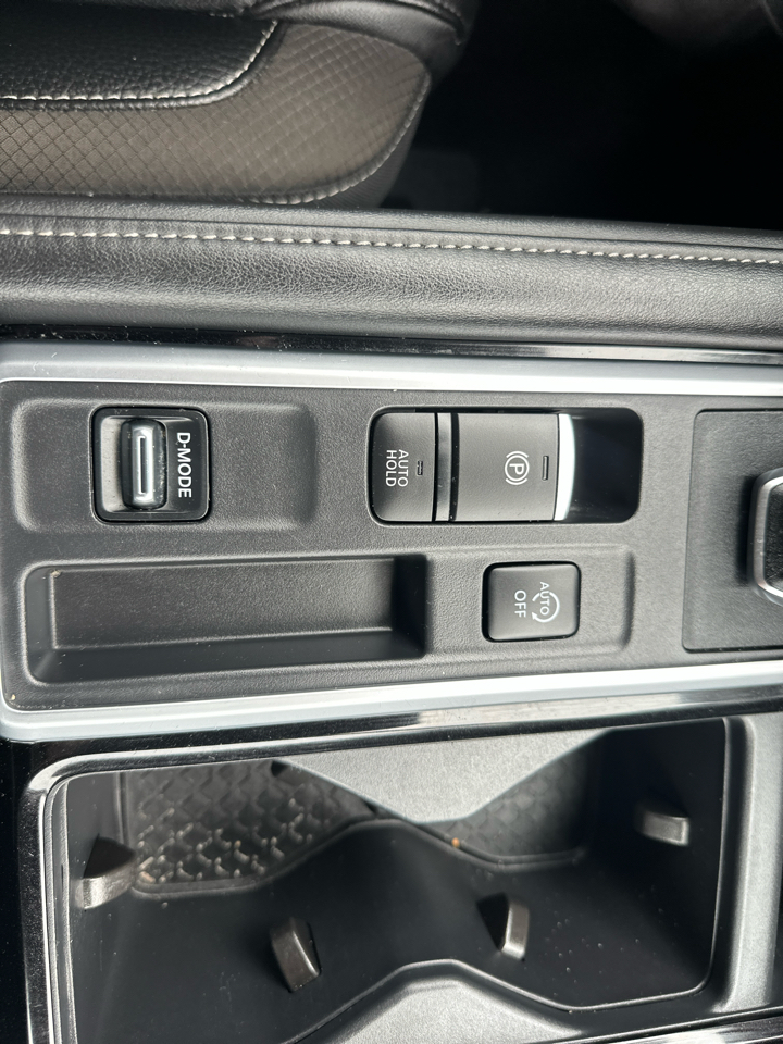 Nissan Pathfinder SL 2WD 2025