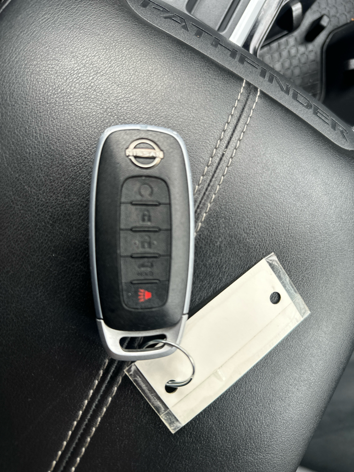 Nissan Pathfinder SL 2WD 2025