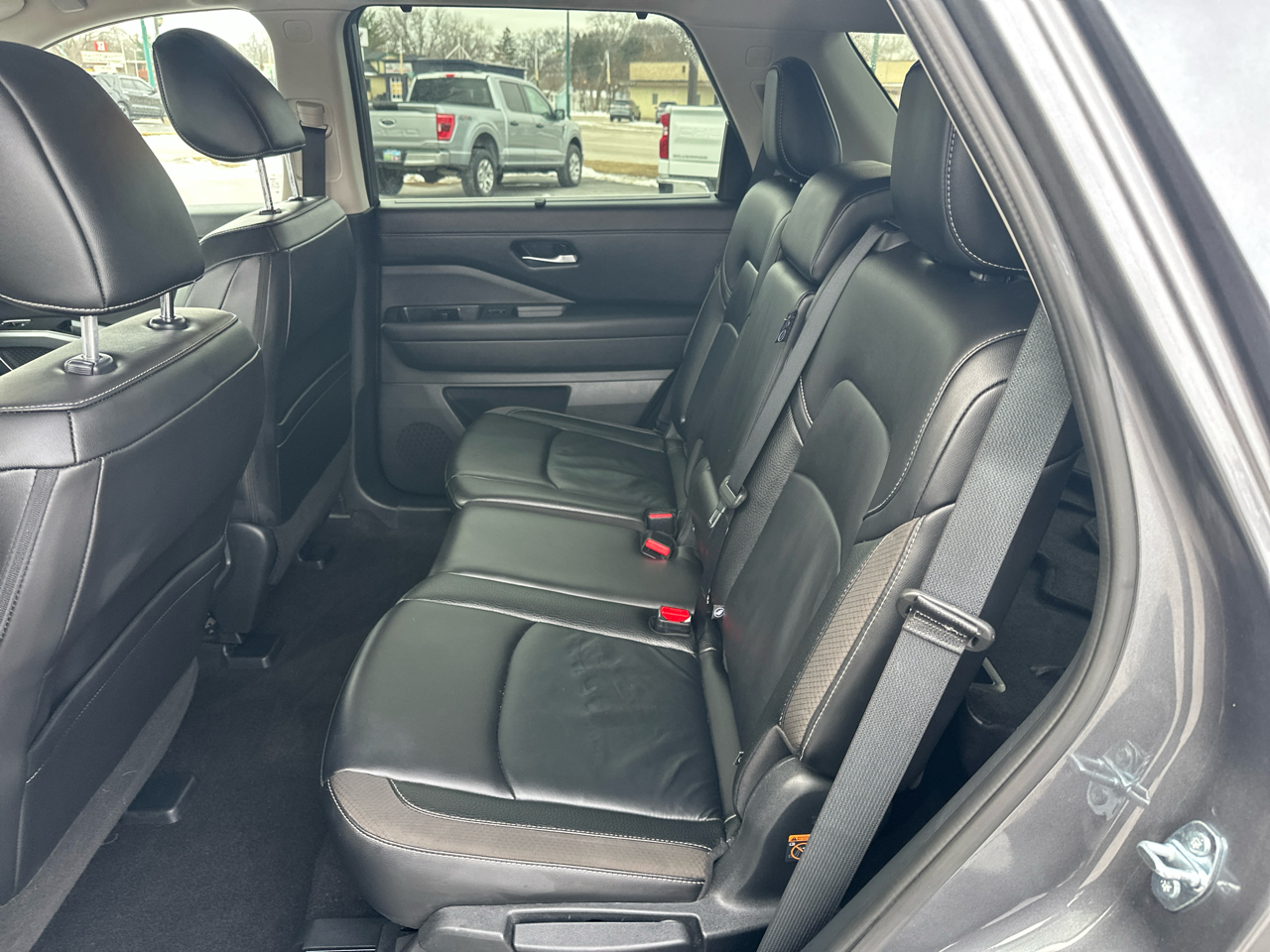 Nissan Pathfinder SL 2WD 2025