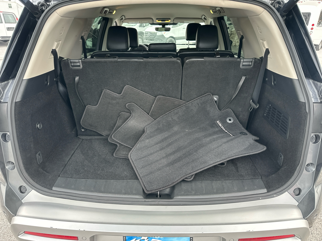 Nissan Pathfinder SL 2WD 2025