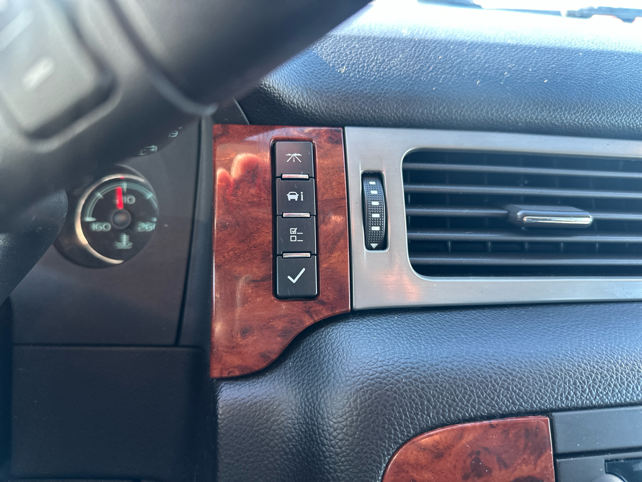 Chevrolet Tahoe 4WD 4dr 1500 LS 2013