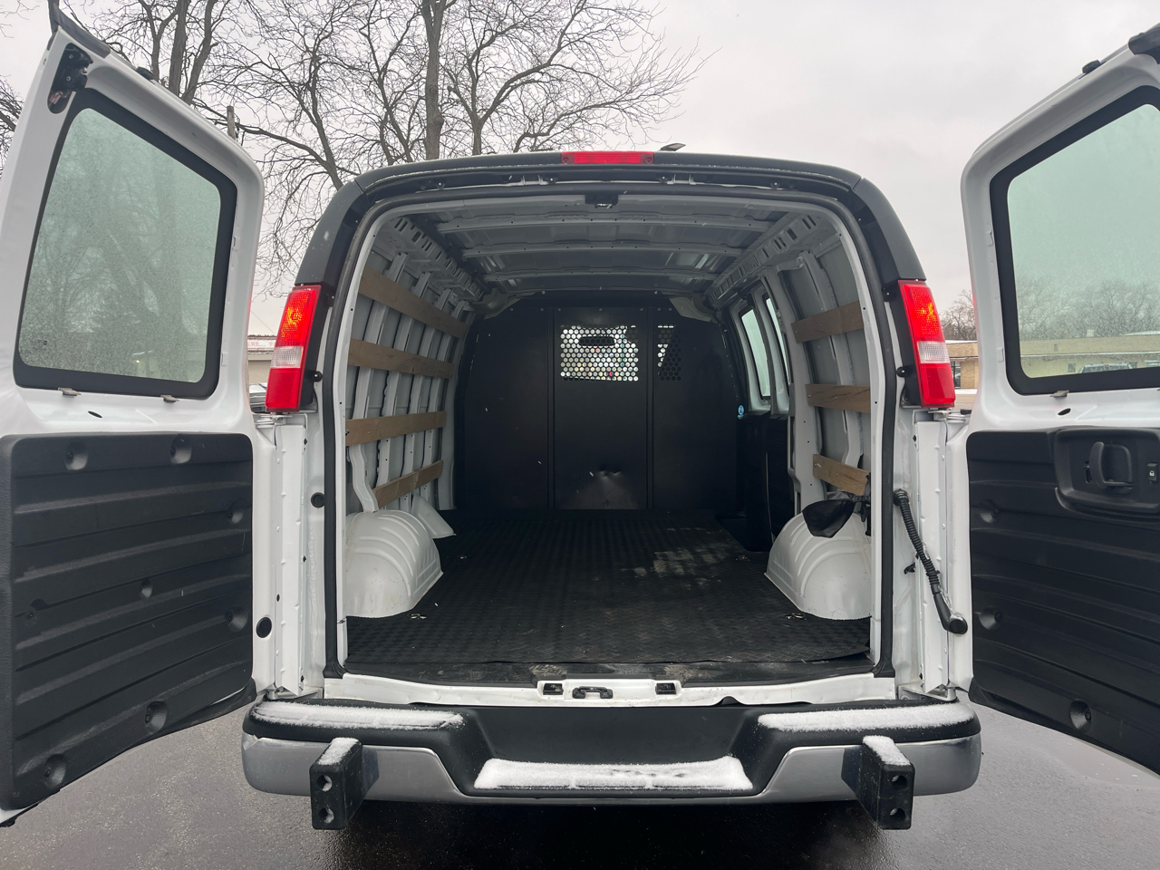 GMC Savana Cargo Van RWD 2500 135" 2024