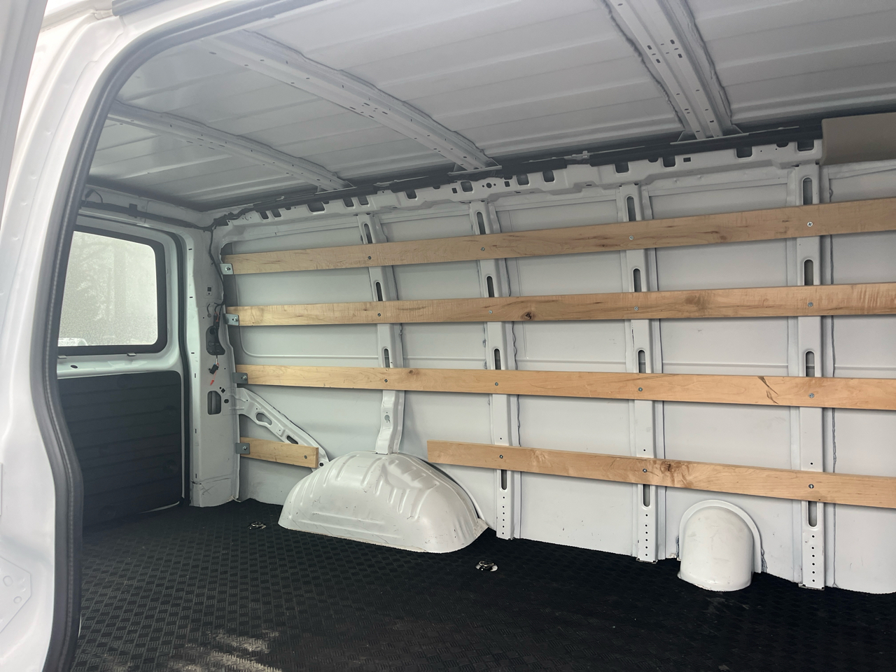 GMC Savana Cargo Van RWD 2500 135" 2024