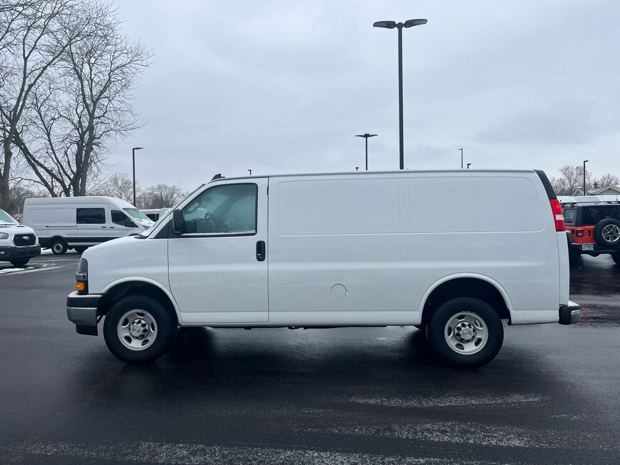Chevrolet Express Cargo Van RWD 2500 135" 2024