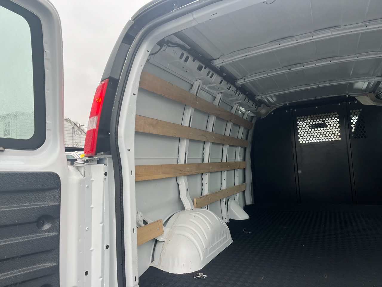 Chevrolet Express Cargo Van RWD 2500 135" 2024