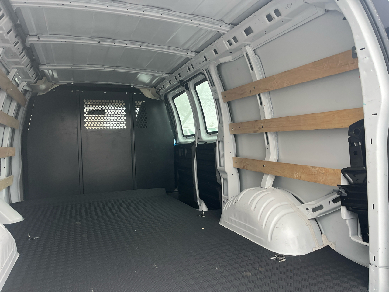 Chevrolet Express Cargo Van RWD 2500 135" 2024