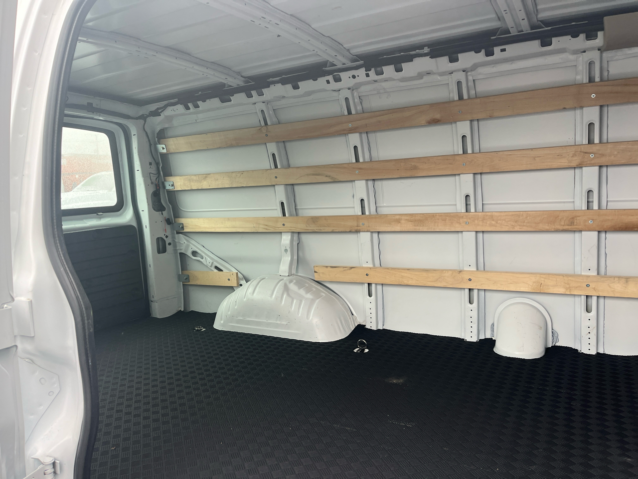 Chevrolet Express Cargo Van RWD 2500 135" 2024