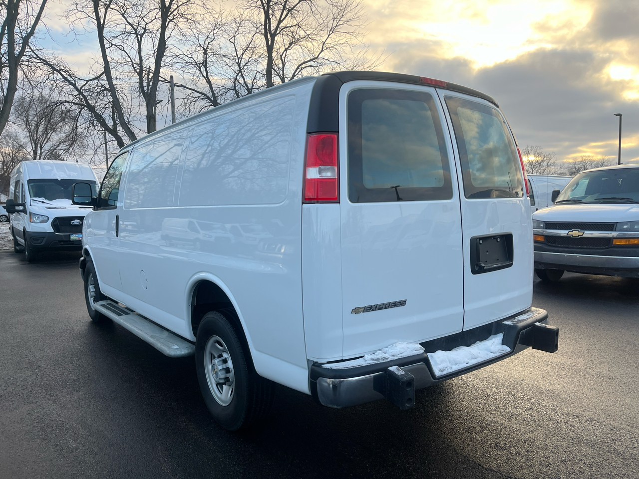 Chevrolet Express Cargo Van RWD 2500 135" 2024
