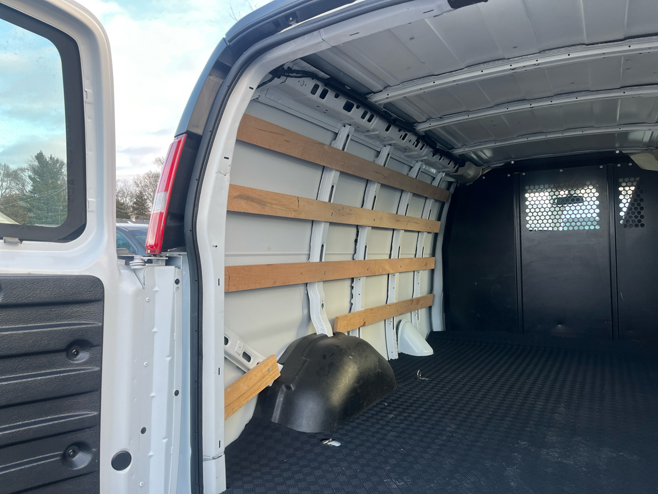 Chevrolet Express Cargo Van RWD 2500 135" 2024