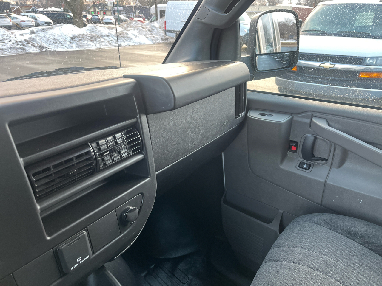 Chevrolet Express Cargo Van RWD 2500 135" 2024