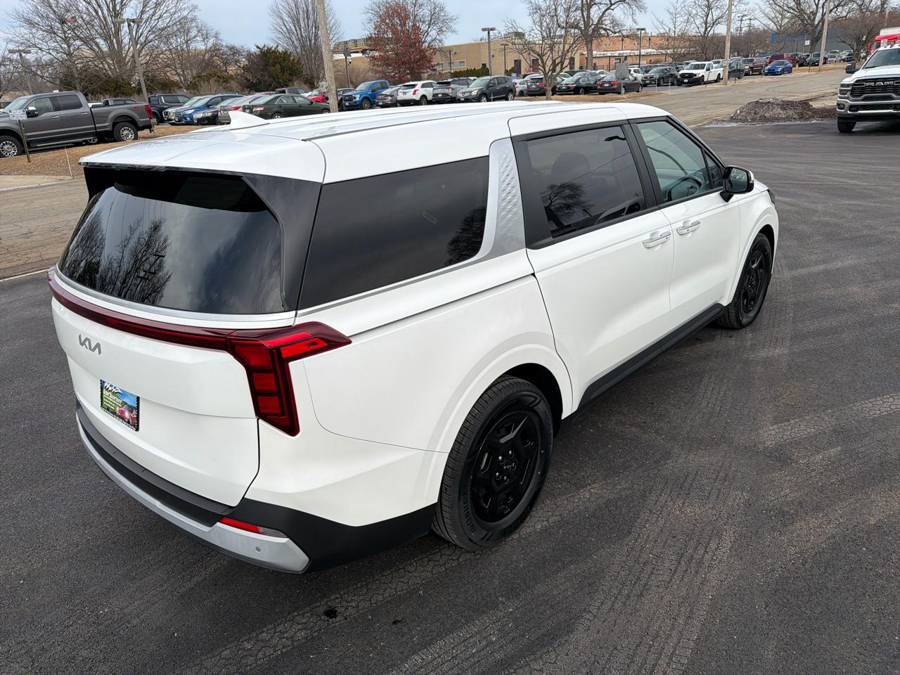 Kia Carnival LXS FWD 2025