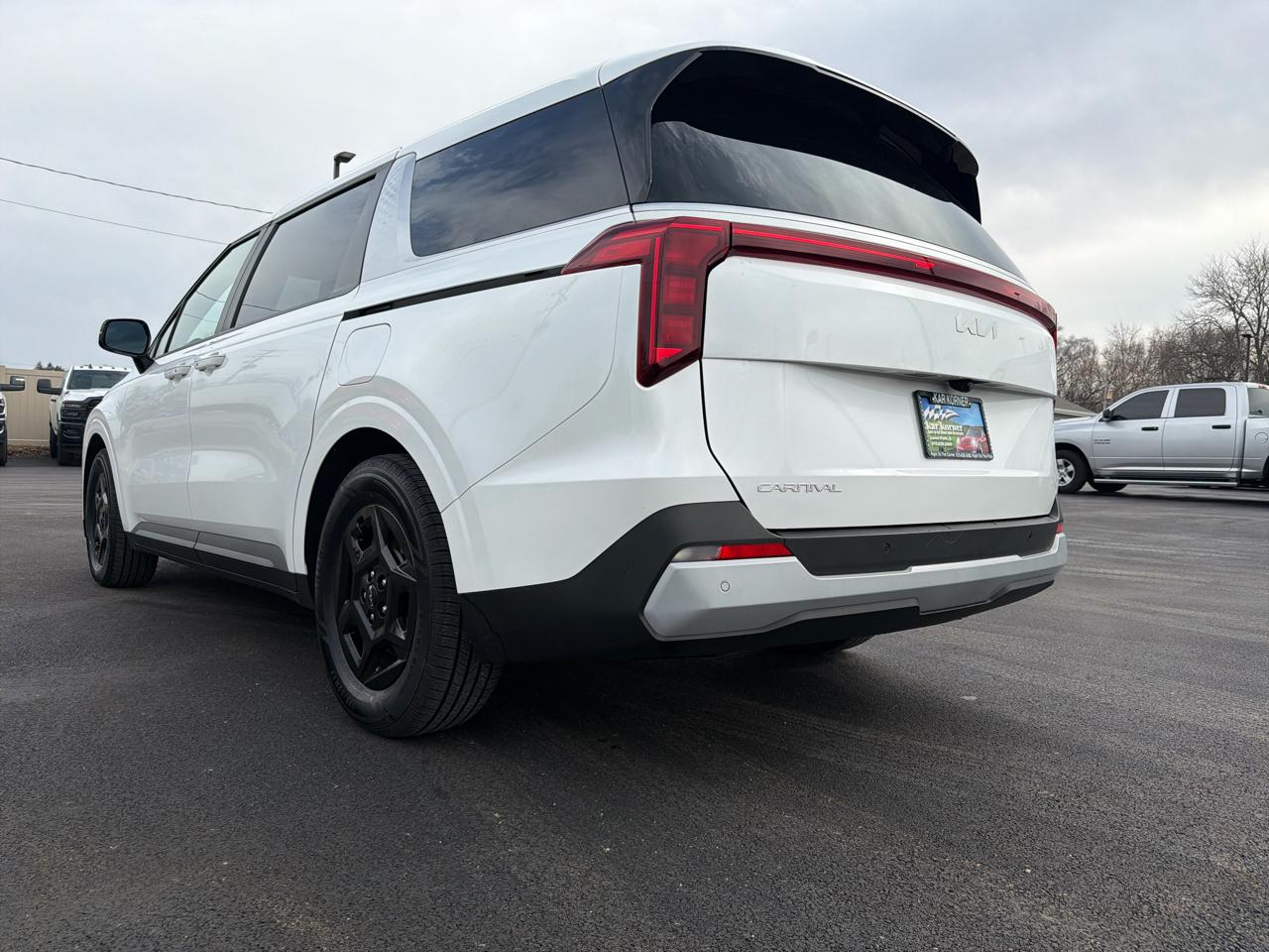 Kia Carnival LXS FWD 2025