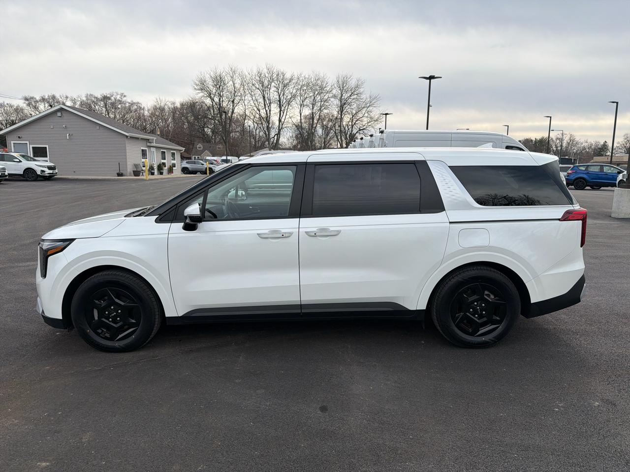 Kia Carnival LXS FWD 2025