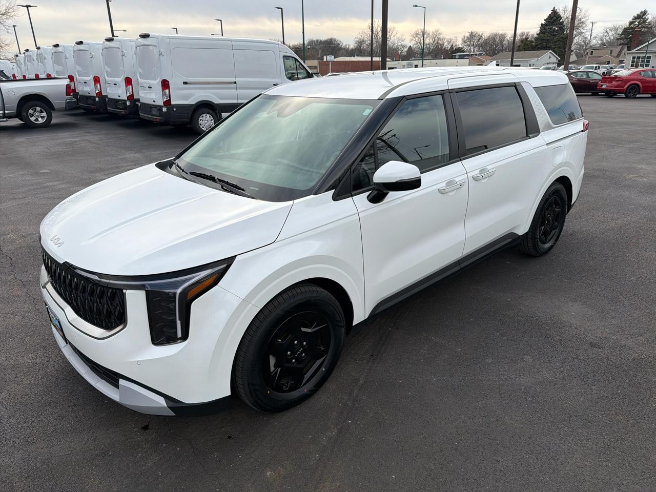 Kia Carnival LXS FWD 2025